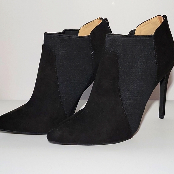 Womens Shoes - Picture 2 of 3